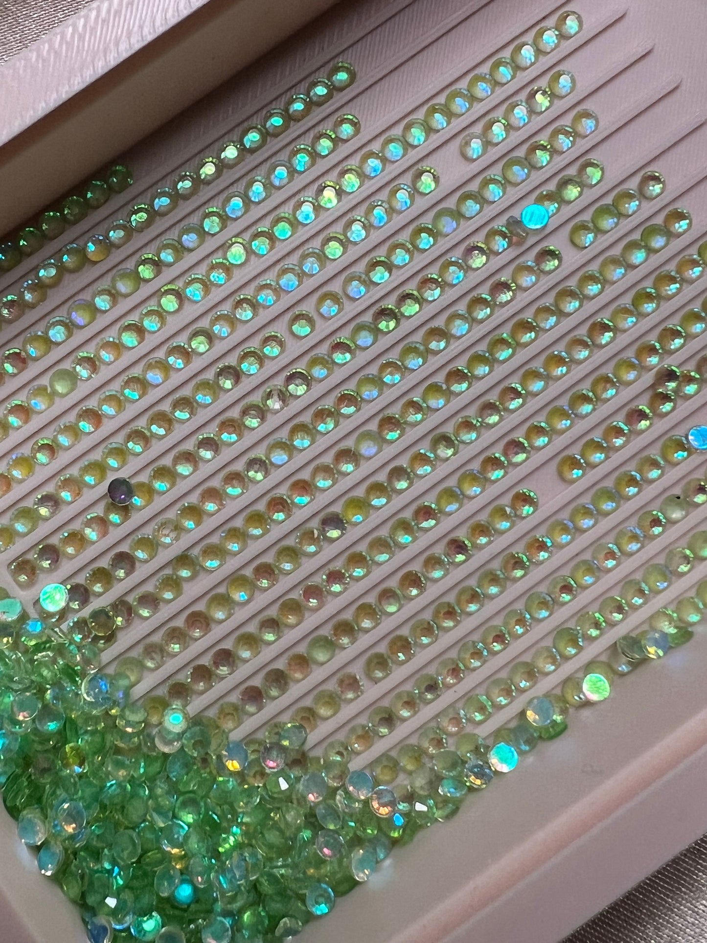 Light Peridot Aurora ✨🍐🌈