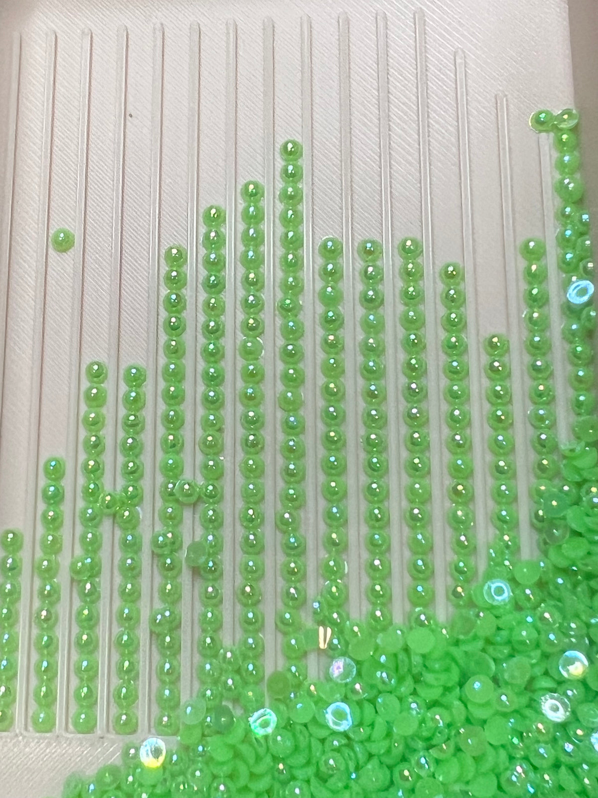 Luna Pearls AB – FA25 Electric Lime