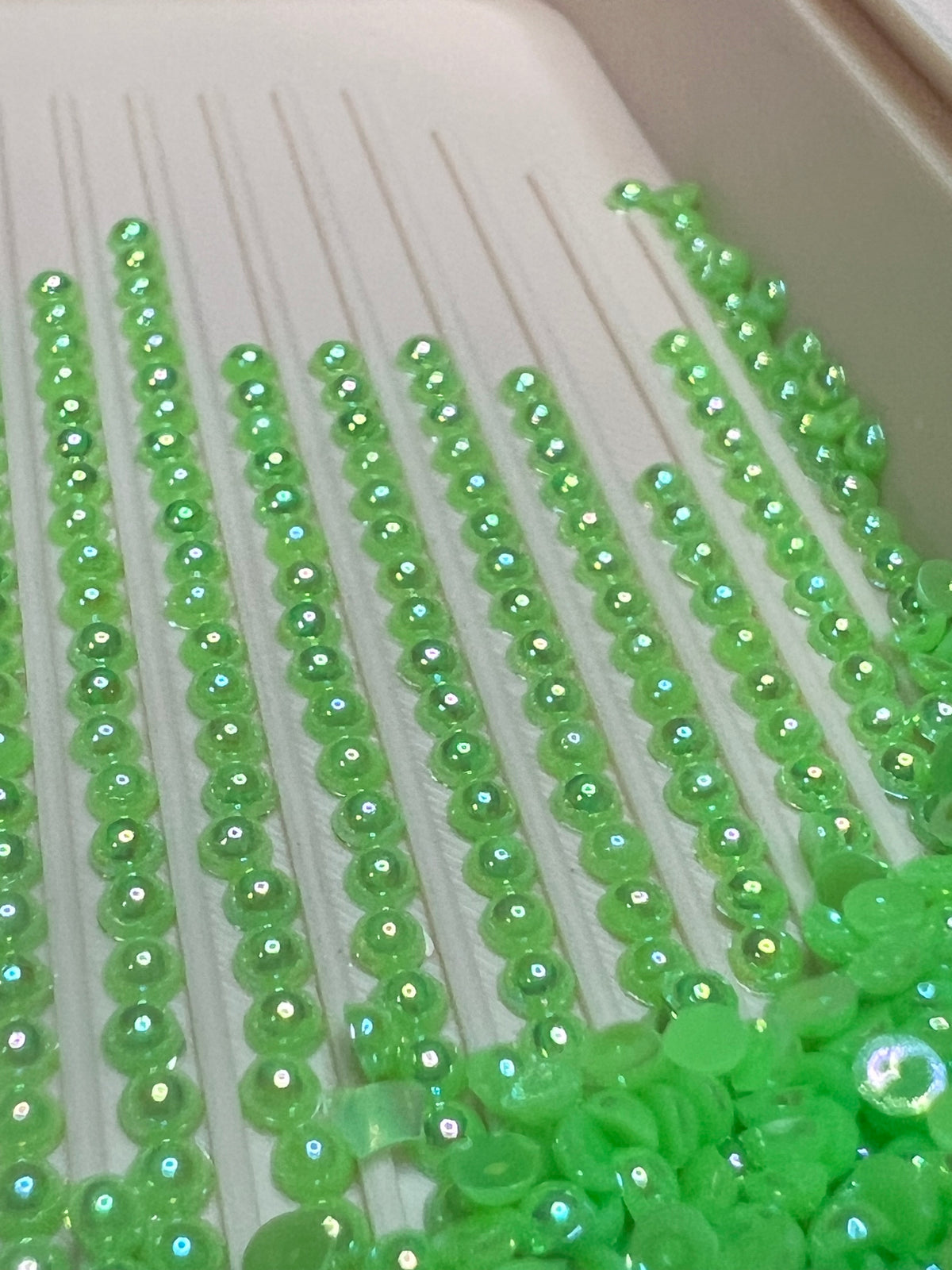 Luna Pearls AB – FA25 Electric Lime