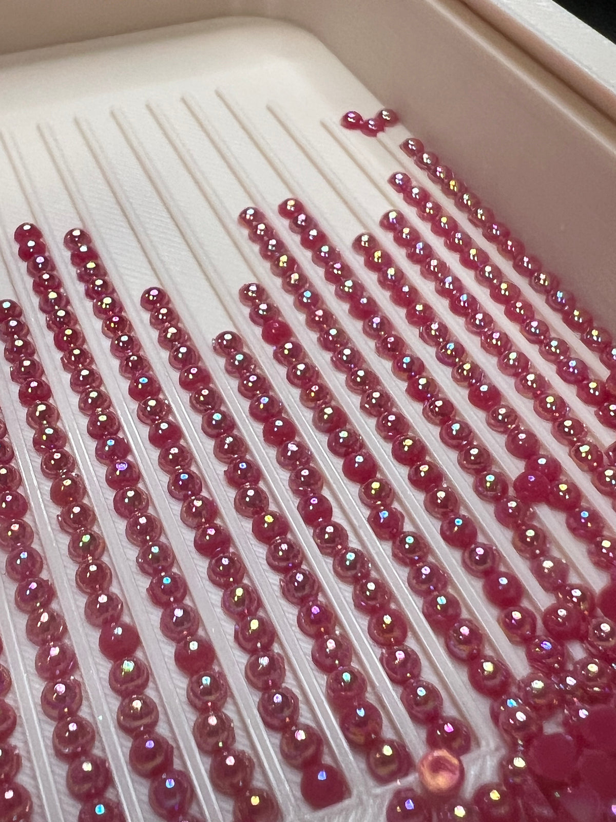 Luna Pearls AB – FA11 Raspberry Nebula